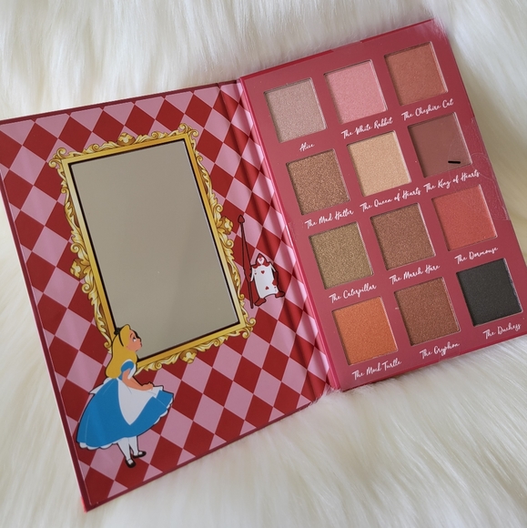 💙DISNEY ALICE IN WONDERLAND 12 EYESHADOW PALETTE💙 - Picture 1 of 5